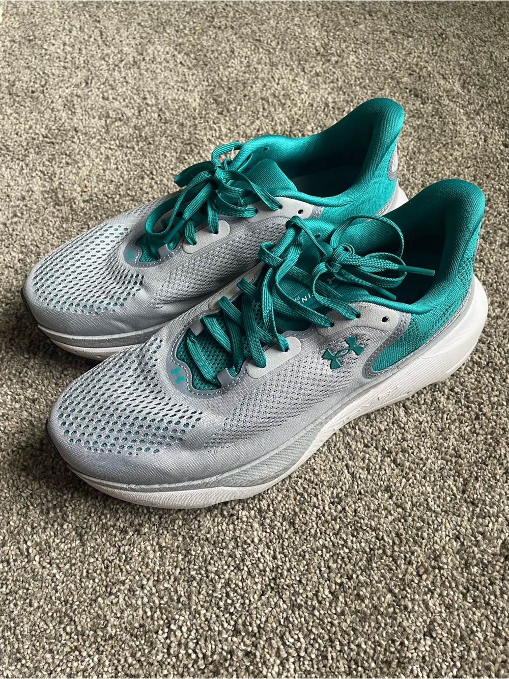 Under Armour Women’s Teal and Light Gray Infinite Pro 2 Running Shoes Size 10